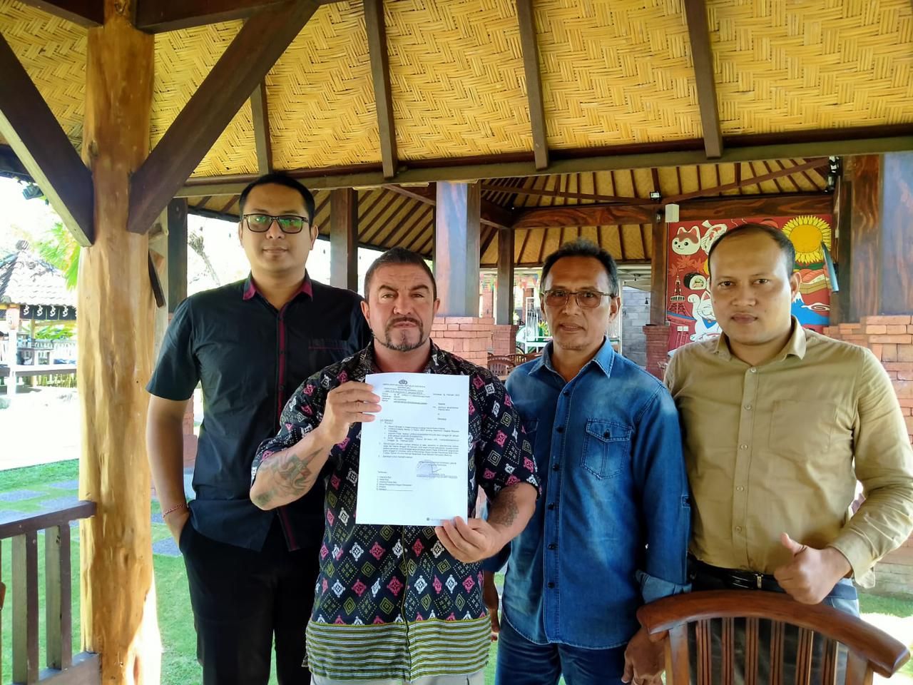 podiumnews.com-Bule Laporkan Notaris Kasus Investasi Bodong